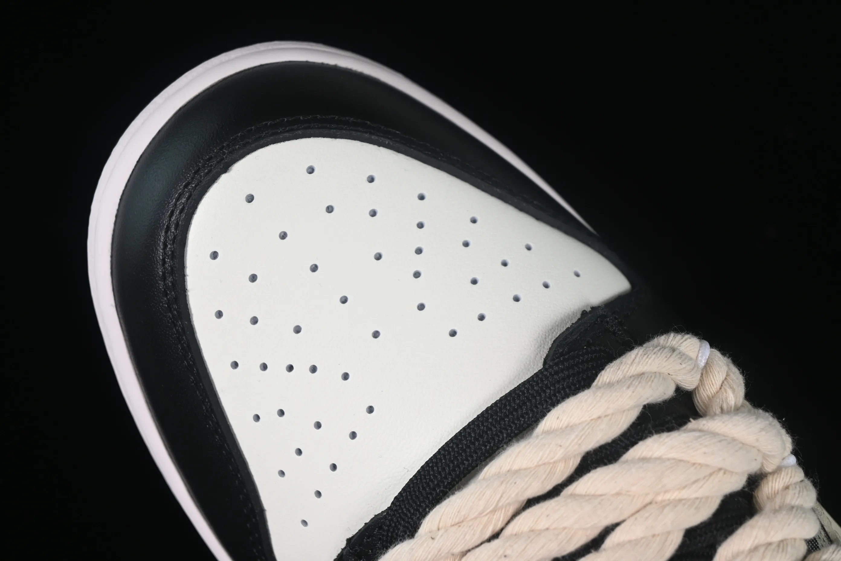 All categories Nk SB Dunk series Nk SB Dunk Low low-top sneakers Nk Dunk Low Fire Heart Scottish distressed panda SB deconstructed strap low-top retro casual sneakers DD1391-100